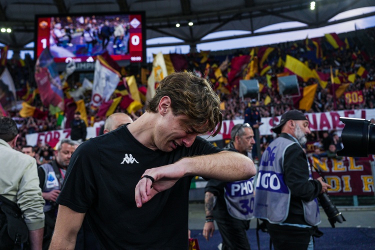 开云体育-卡拉菲奥里：妈妈曾哭着告诉我博维晕倒，我支持他来英国继续踢球