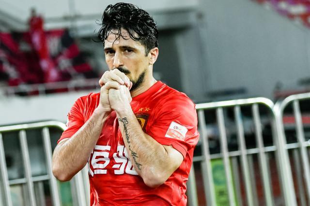 狠追泰山！洛国富叒露野牛范 你造他有多努力吗？