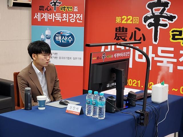 开云官网-农心杯中国队副将杨鼎新攻擂失利，柯洁再挑重担